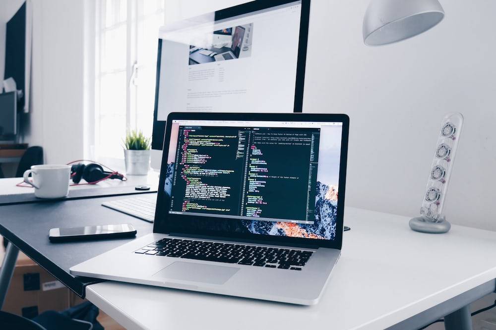 Market analysis and pricing: AI tools for accurate market analysis and property valuation